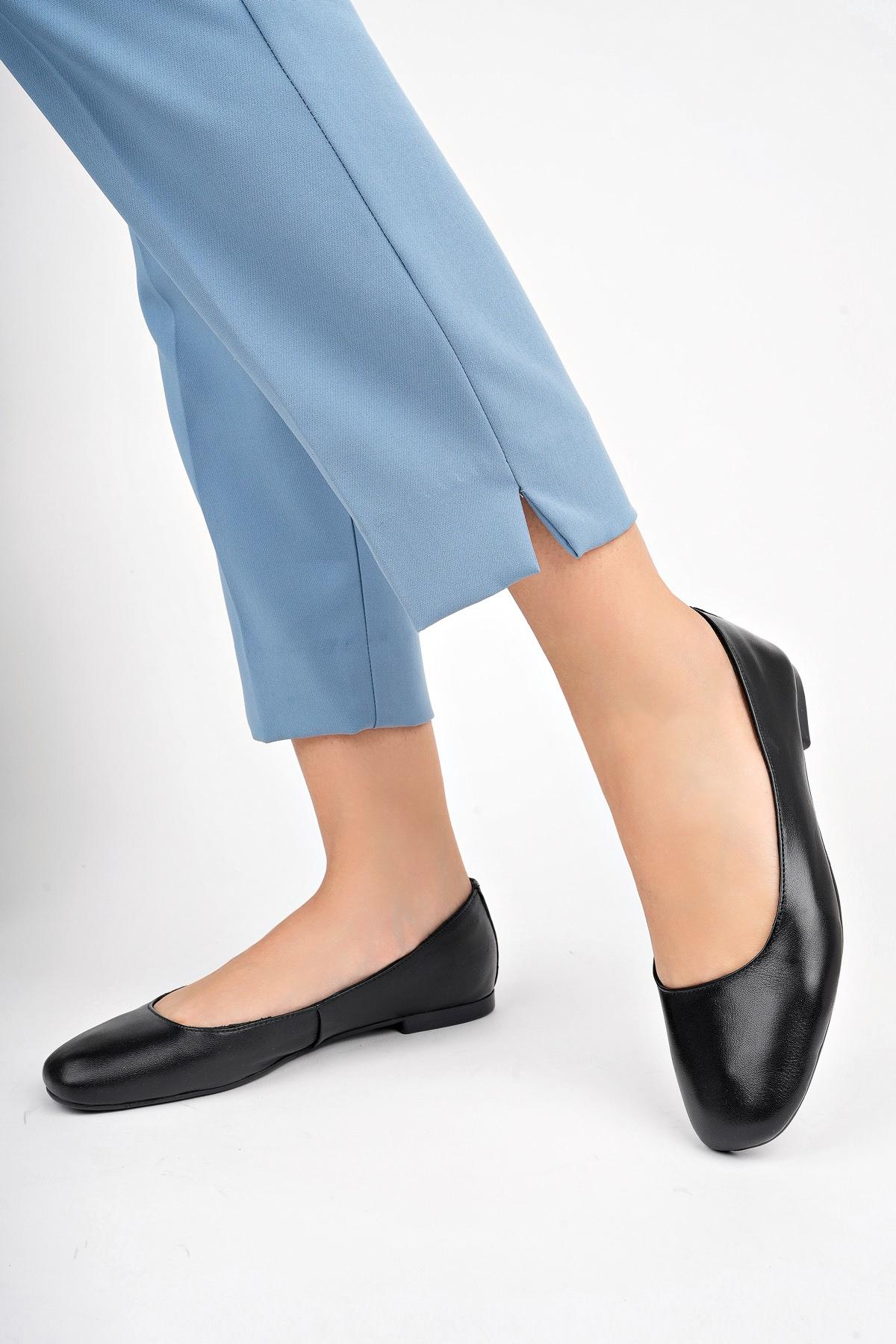 Черная женская кожаная повседневная обувь из натуральной кожи 36
Черная женская кожаная повседневная обувь из натуральной кожи 36