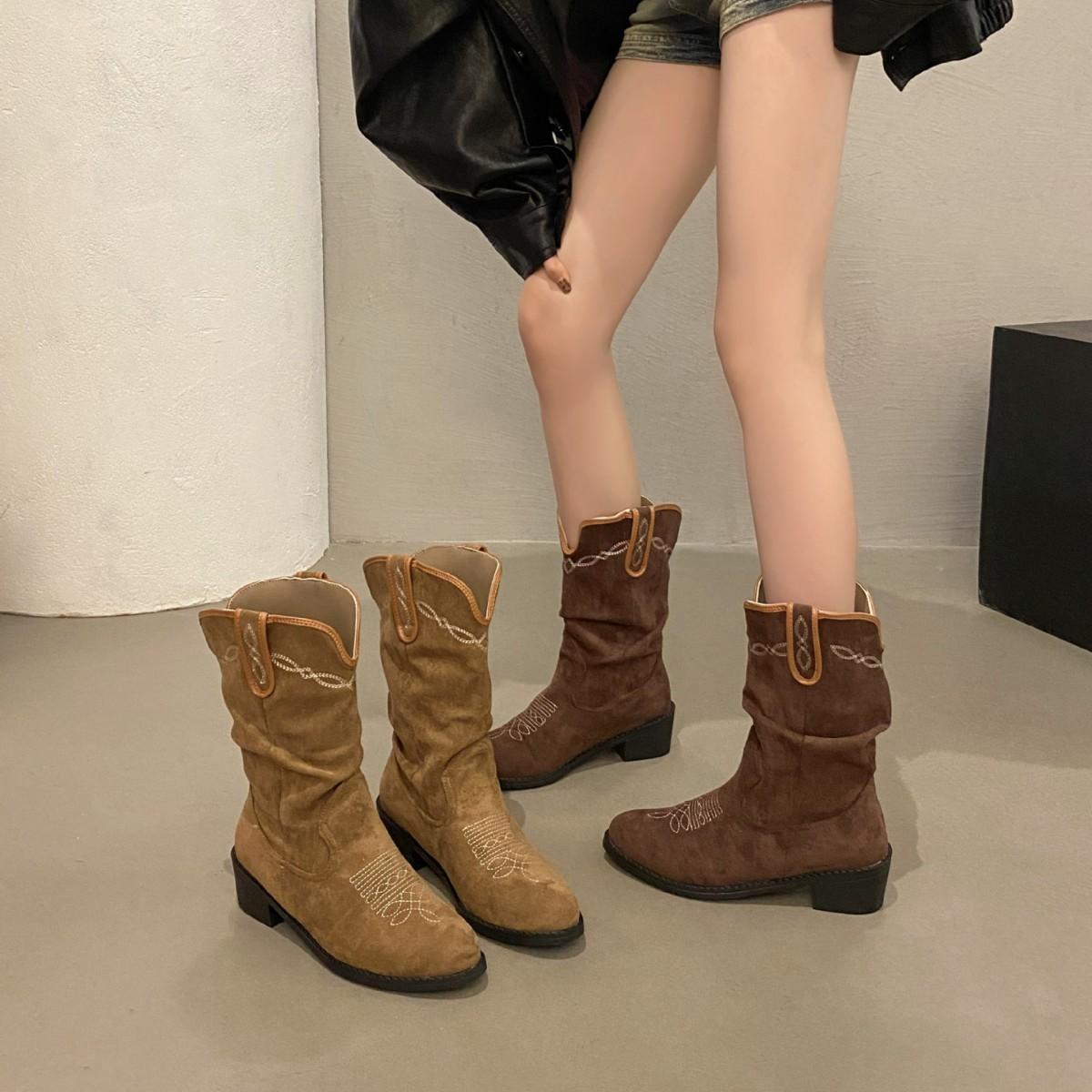 2025 summer new stacking boots embroidered pointed retro thick heel pleated Martin boots fashion short boots women 42 абрикосовий
2025 summer new stacking boots embroidered pointed retro thick heel pleated Martin boots fashion short boots women 42 абрикосовий