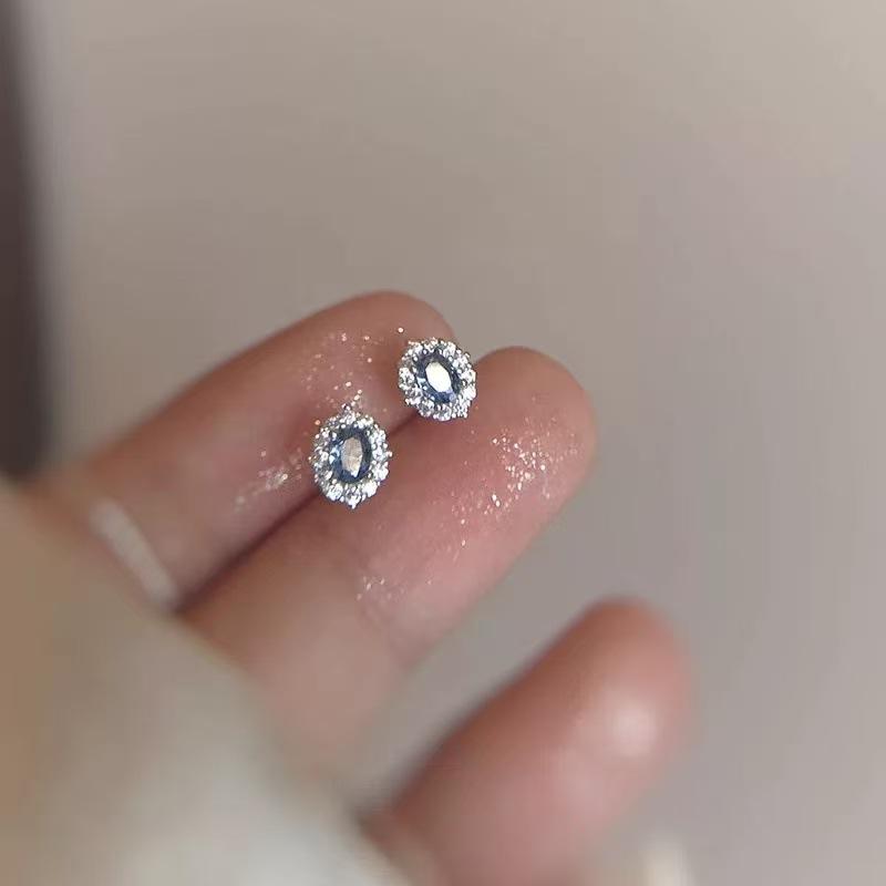Супер-блестящие нишевые серьги в холодном стиле 1 pair
Супер-блестящие нишевые серьги в холодном стиле 1 pair
