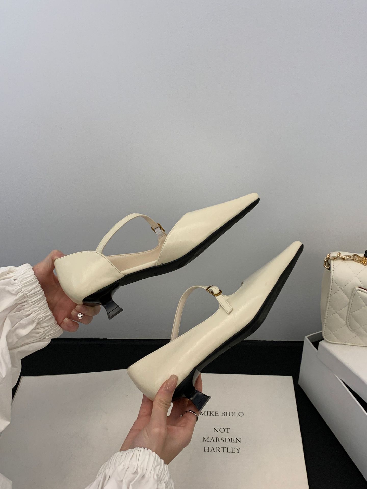 French Pointed Head Low Heel Single Shoes Women S Shoes Spring And Autumn With Skirt One Word Mary Jane Women S Shoes Commuter Ladyshoes 39
French Pointed Head Low Heel Single Shoes Women S Shoes Spring And Autumn With Skirt One Word Mary Jane Women S Shoes Commuter Ladyshoes 39