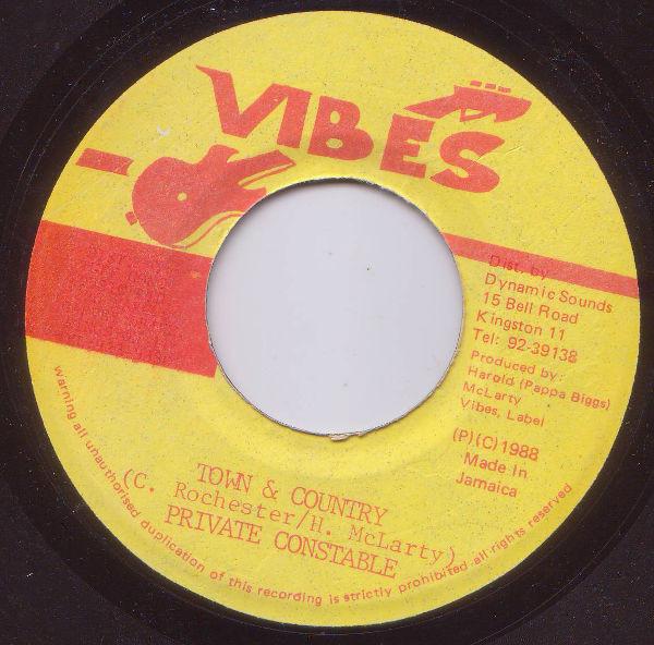 7inch Record PRIVATE CONSTABLE - Town & Country none Vibes 1988 Jamaica Reggae, Ska & Dub Used
7inch Record PRIVATE CONSTABLE - Town & Country none Vibes 1988 Jamaica Reggae, Ska & Dub Used