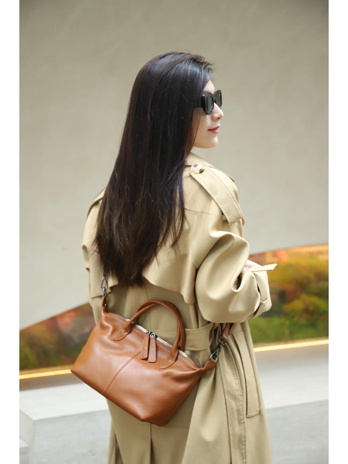 Women s Genuine Leather Soft Cowhide Boston Bag - Underarm, Shoulder, Crossbody, Tote 22cm Length, 11cm Width, 18cm Height золотий/коричневий
Women s Genuine Leather Soft Cowhide Boston Bag - Underarm, Shoulder, Crossbody, Tote 22cm Length, 11cm Width, 18cm Height золотий/коричневий