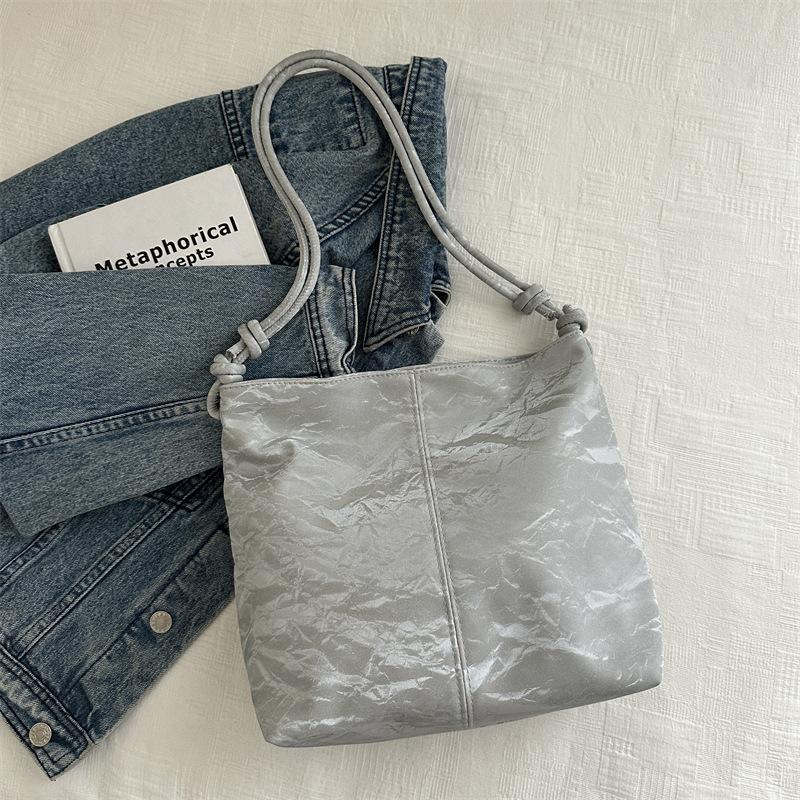 2025 весна и лето новая однотонная большая вместимость корейская версия сумка через плечо женская зарубежная повседневная сумка сумка-мессенджер сумка-тоут тренд
2025 весна и лето новая однотонная большая вместимость корейская версия сумка через плечо женская зарубежная повседневная сумка сумка-мессенджер сумка-тоут тренд