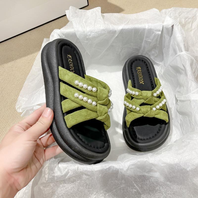 thick-soled pearl slippers for women s outer wear, new summer models with skirts, lazy small sandals increase in height 40 зелёный
thick-soled pearl slippers for women s outer wear, new summer models with skirts, lazy small sandals increase in height 40 зелёный