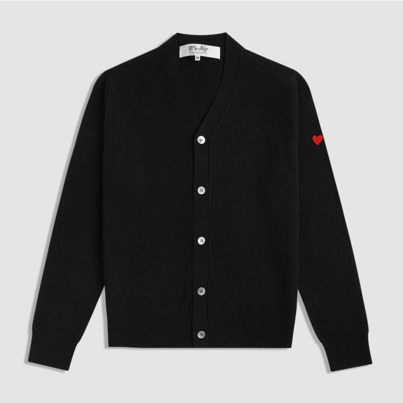 Шерстяной кардиган CDG PLAY с V-образным вырезом и сердечком XXL чёрный
Шерстяной кардиган CDG PLAY с V-образным вырезом и сердечком XXL чёрный