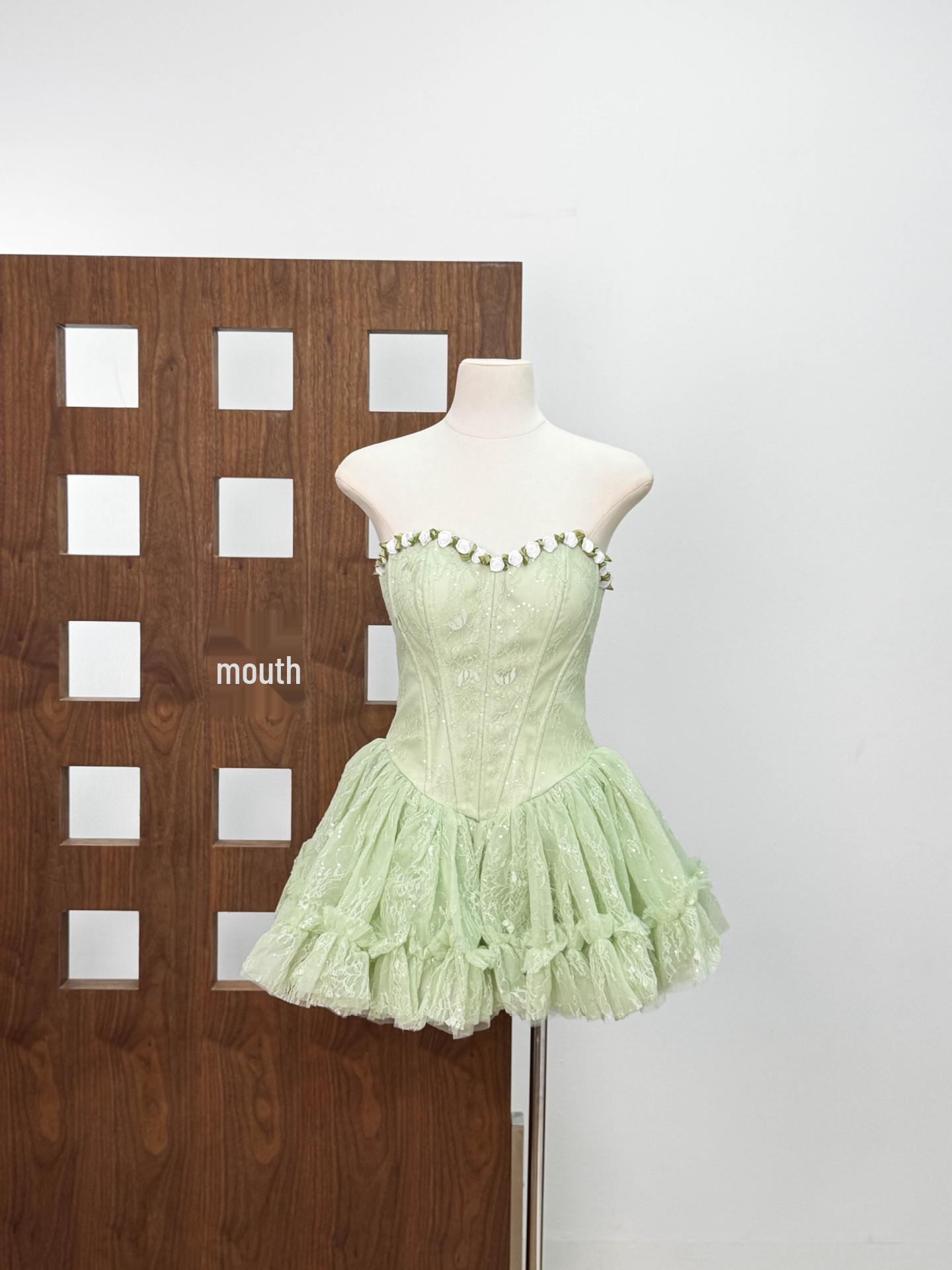 Vietnamese Princess Strapless A-Line Mini Skirt with Floral Fishbone Embossing Small світло-зелений колір
Vietnamese Princess Strapless A-Line Mini Skirt with Floral Fishbone Embossing Small світло-зелений колір