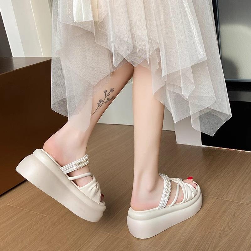 Muffin platform slippers women wear in summer 2025 new fairy height pearl two wear beach one word cool slippers 33
Muffin platform slippers women wear in summer 2025 new fairy height pearl two wear beach one word cool slippers 33