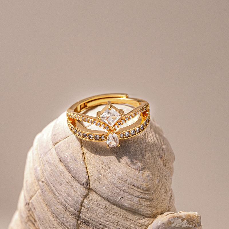 Кольцо с короной, модное роскошное нано-сохраняющее цвет кольцо 18K с гальваническим покрытием
Кольцо с короной, модное роскошное нано-сохраняющее цвет кольцо 18K с гальваническим покрытием