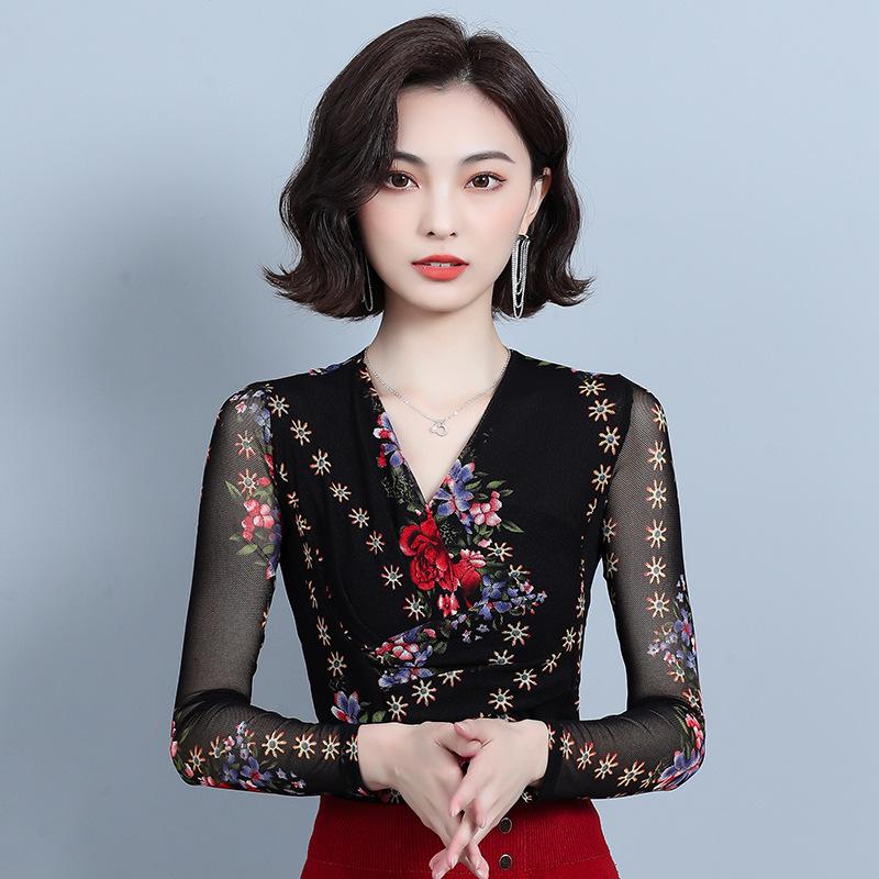 Рубашка с V-образным вырезом и кружевным принтом для женщин, новая осенняя рубашка с длинными рукавами из сетчатого шифона, универсальная модная рубашка 5XL
Рубашка с V-образным вырезом и кружевным принтом для женщин, новая осенняя рубашка с длинными рукавами из сетчатого шифона, универсальная модная рубашка 5XL