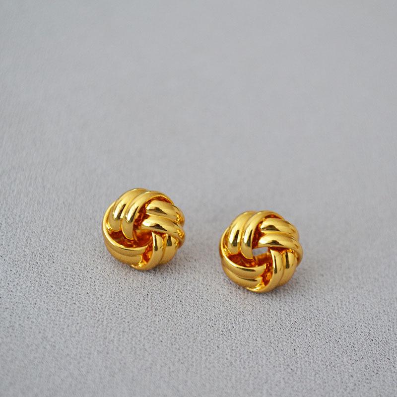Minimalist Gold-Plated Brass Yarn Ball Stud Earrings with 925 Silver Needle – Japan & South Korea Inspired золотой
Minimalist Gold-Plated Brass Yarn Ball Stud Earrings with 925 Silver Needle – Japan & South Korea Inspired золотой