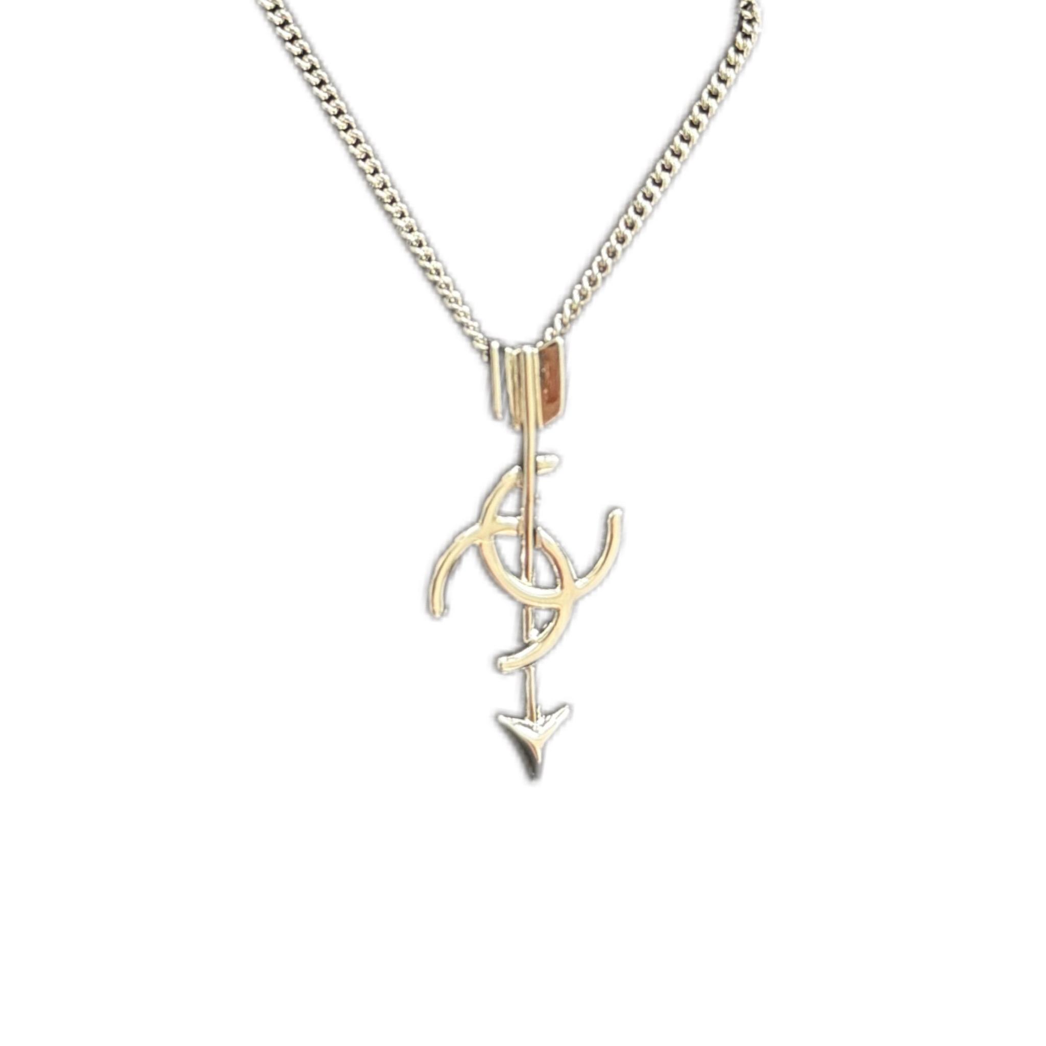 Chanel Double C Logo Arrow Design Necklace Unisex necklace Multicolor ABH566-B24091-U9990 Box+Shopping Bag,Silver
Chanel Double C Logo Arrow Design Necklace Unisex necklace Multicolor ABH566-B24091-U9990 Box+Shopping Bag,Silver