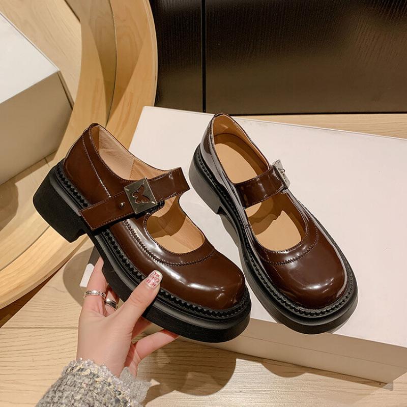 New women s leather fashion single shoes round head thick sole non-slip comfortable sheepskin women s shoes patent leather large size four-seaso 40 коричневый
New women s leather fashion single shoes round head thick sole non-slip comfortable sheepskin women s shoes patent leather large size four-seaso 40 коричневый