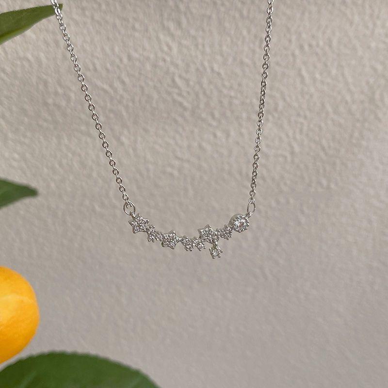 Elegant Zircon Star and Small Flower Necklace – Light Luxury Autumn/Winter Women s Clavicle Chain Accessory
Elegant Zircon Star and Small Flower Necklace – Light Luxury Autumn/Winter Women s Clavicle Chain Accessory