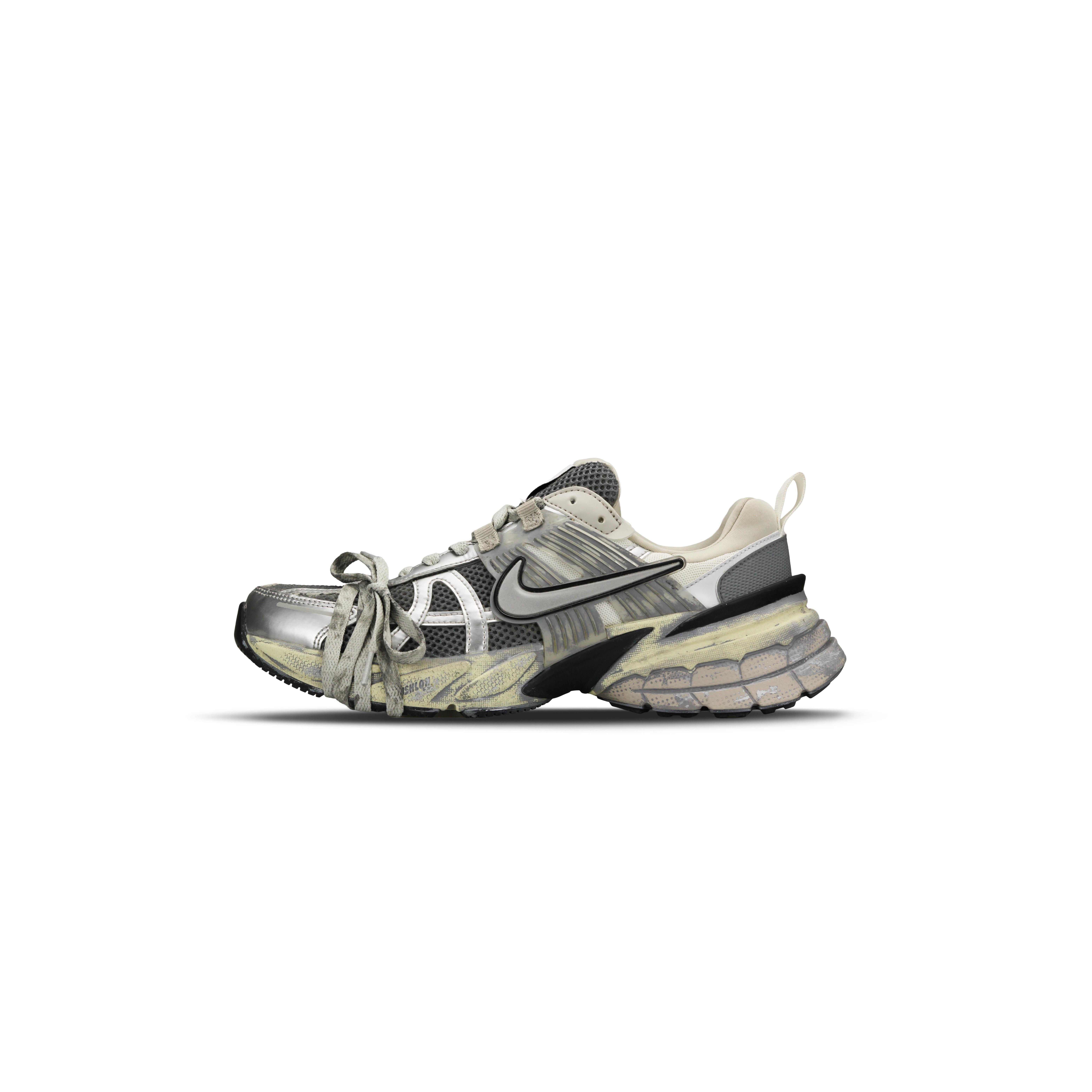 Nike V2K Run Low top Running Shoes Women s Silver Gray FD0736-100(Team333-) 35.5
Nike V2K Run Low top Running Shoes Women s Silver Gray FD0736-100(Team333-) 35.5