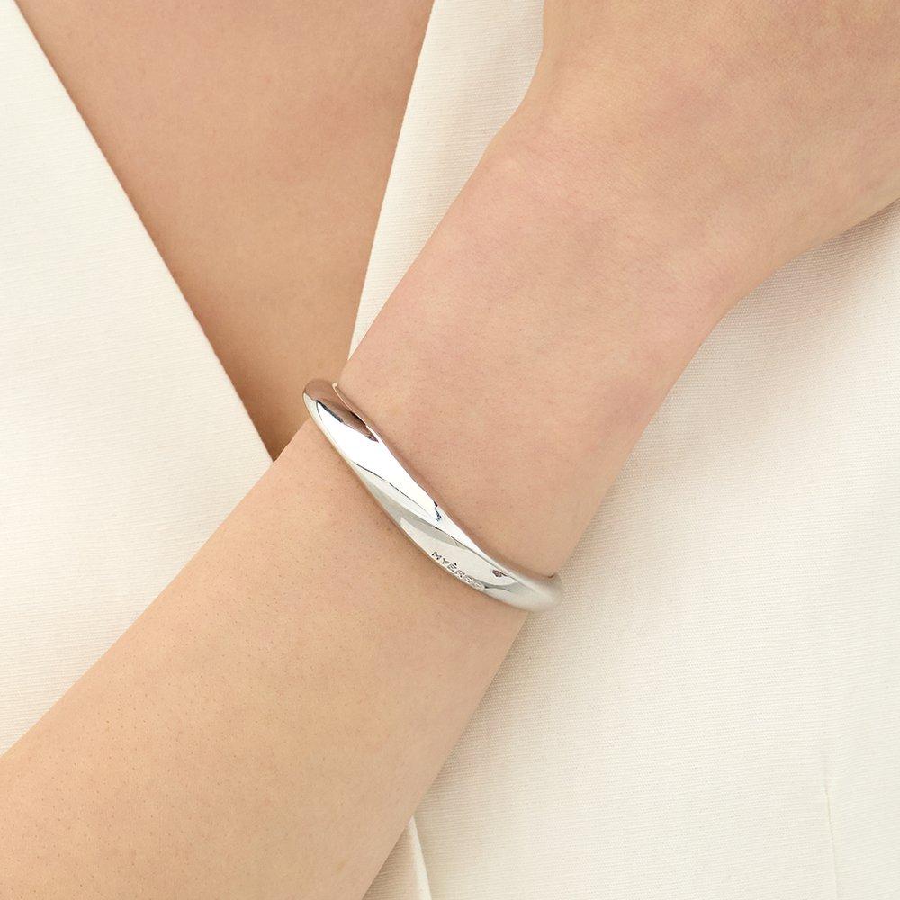 Champagne Moon (W) Chunky Cuff Bangle Hl2B56224Wb M-155mm~170mm
Champagne Moon (W) Chunky Cuff Bangle Hl2B56224Wb M-155mm~170mm