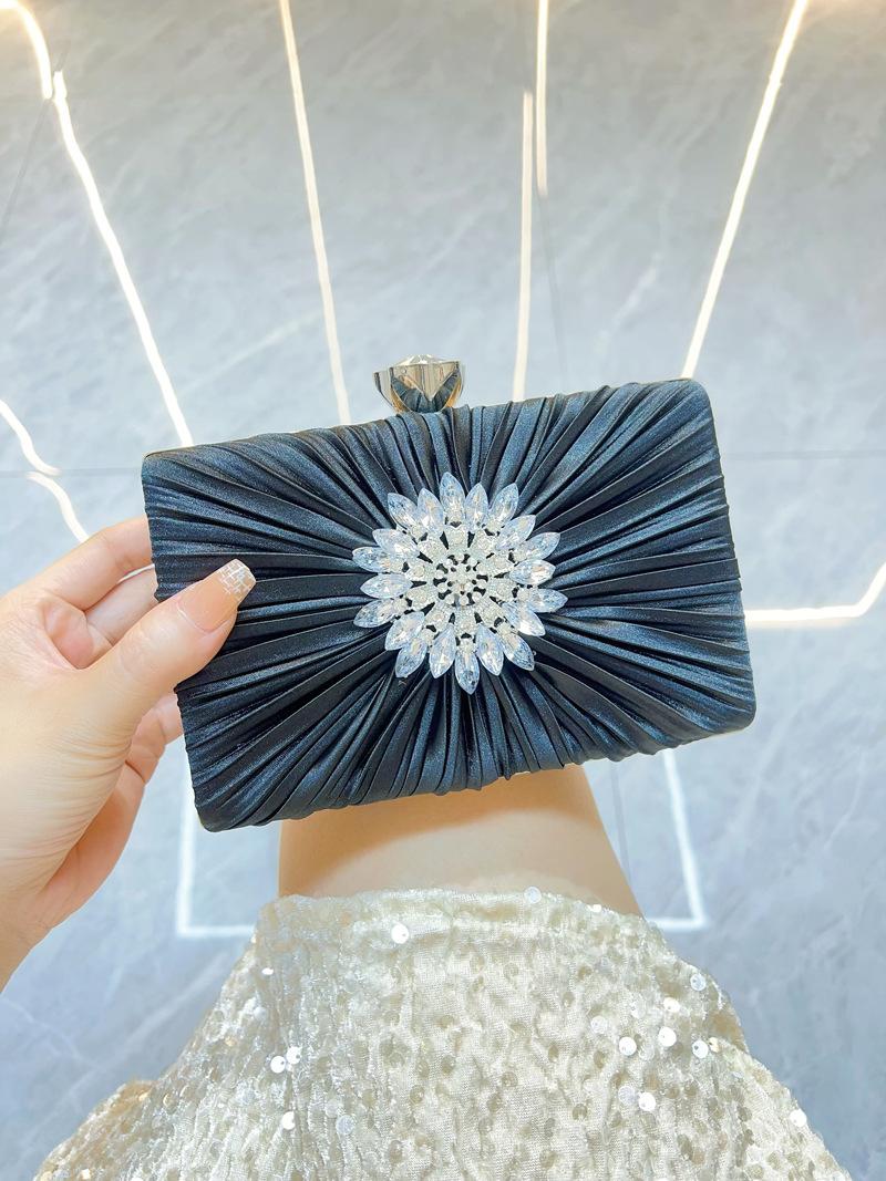 Fashion Clutches Bag Women Luxury Evening Handbag Box Chain Shoulder Crossbody Bags Banquet Dress Day Diamonds Purses Pouch чёрный
Fashion Clutches Bag Women Luxury Evening Handbag Box Chain Shoulder Crossbody Bags Banquet Dress Day Diamonds Purses Pouch чёрный