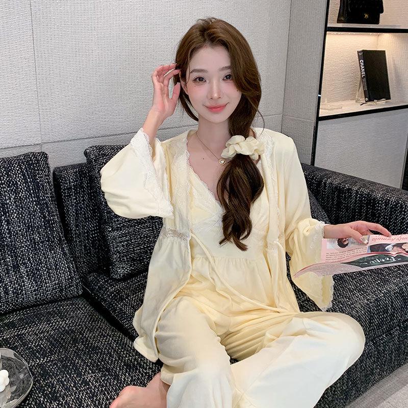 Бархатная пижама в стиле Чжао Лусы: Теплый, Плотный Французский Сексуальный Набор из Трех Предметов-Маек для Дома Extra Large светло-желтого
Бархатная пижама в стиле Чжао Лусы: Теплый, Плотный Французский Сексуальный Набор из Трех Предметов-Маек для Дома Extra Large светло-желтого