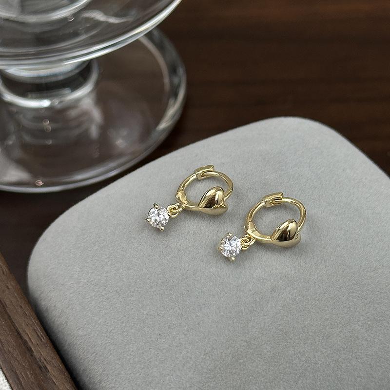 Серьги в форме сердца из циркония в стиле ретро для женщин – модный дизайн осень/зима
Серьги в форме сердца из циркония в стиле ретро для женщин – модный дизайн осень/зима