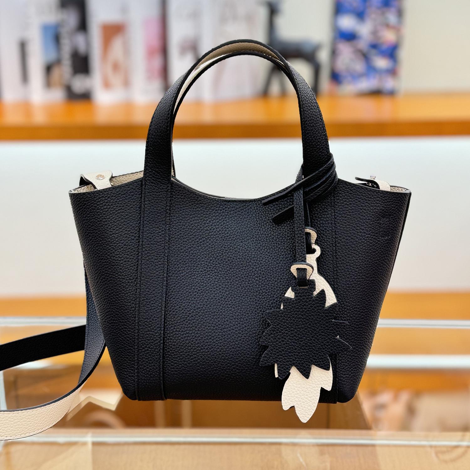 Двусторонняя сумка-ведро Togo Style Monet
Двусторонняя сумка-ведро Togo Style Monet