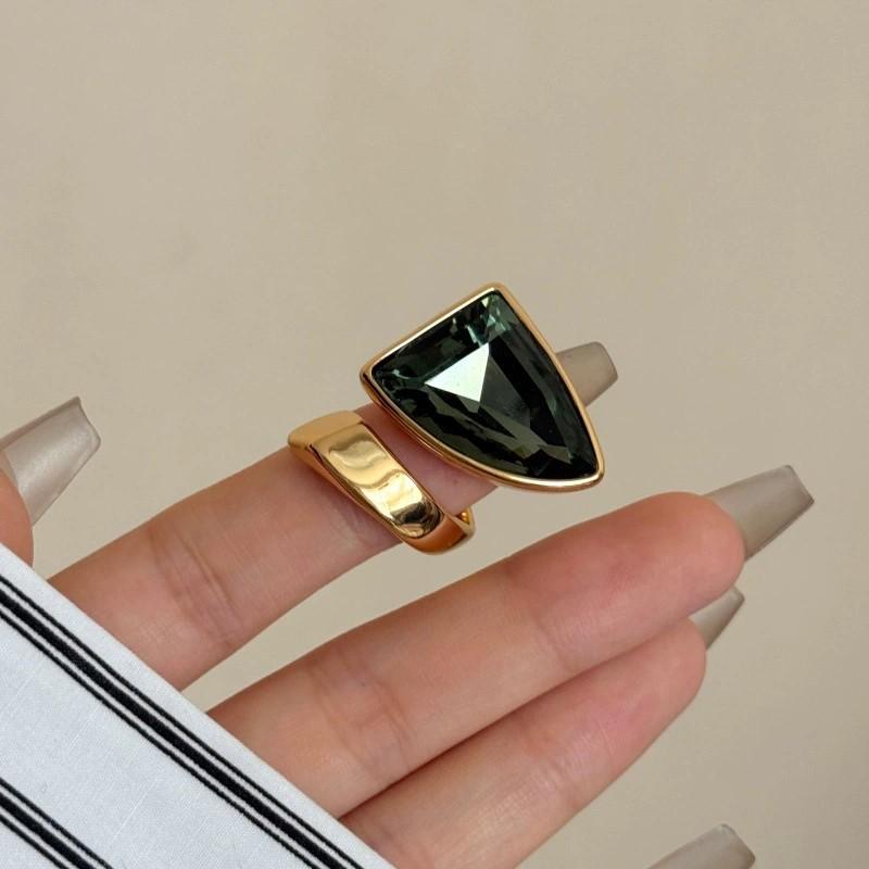 Trendy Triangle Dark Green Ring - Gold/Silver Color Statement Cocktail Ring for Women Fashion Jewelry золотой
Trendy Triangle Dark Green Ring - Gold/Silver Color Statement Cocktail Ring for Women Fashion Jewelry золотой