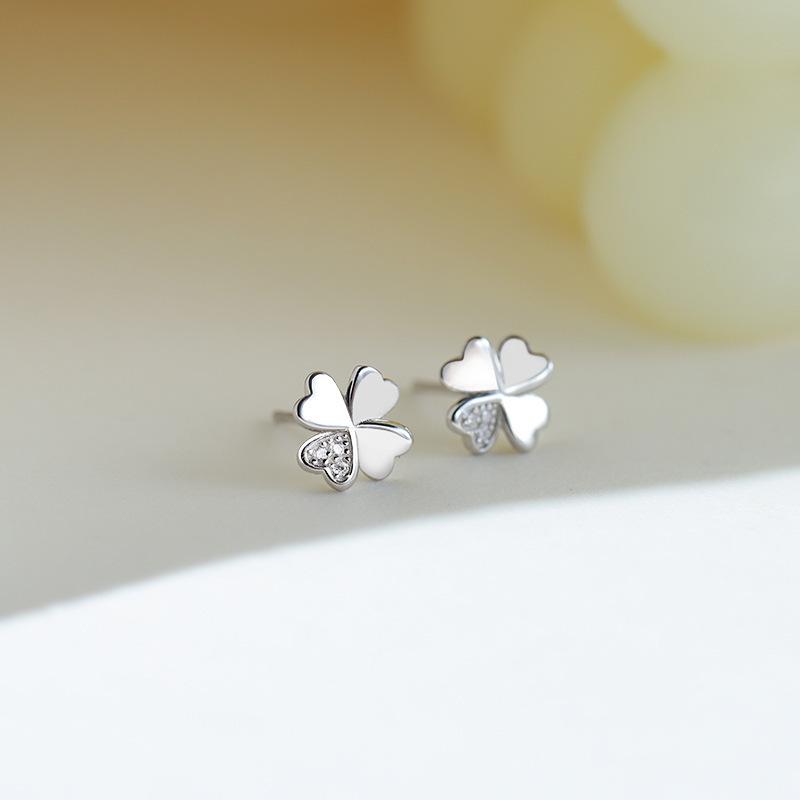 Модные серьги с четырехлистным клевером Серьги Lucky Match Серьги Temperament Small Net Red Серьги с четырехлистным цветком Дамские серьги серебряный
Модные серьги с четырехлистным клевером Серьги Lucky Match Серьги Temperament Small Net Red Серьги с четырехлистным цветком Дамские серьги серебряный