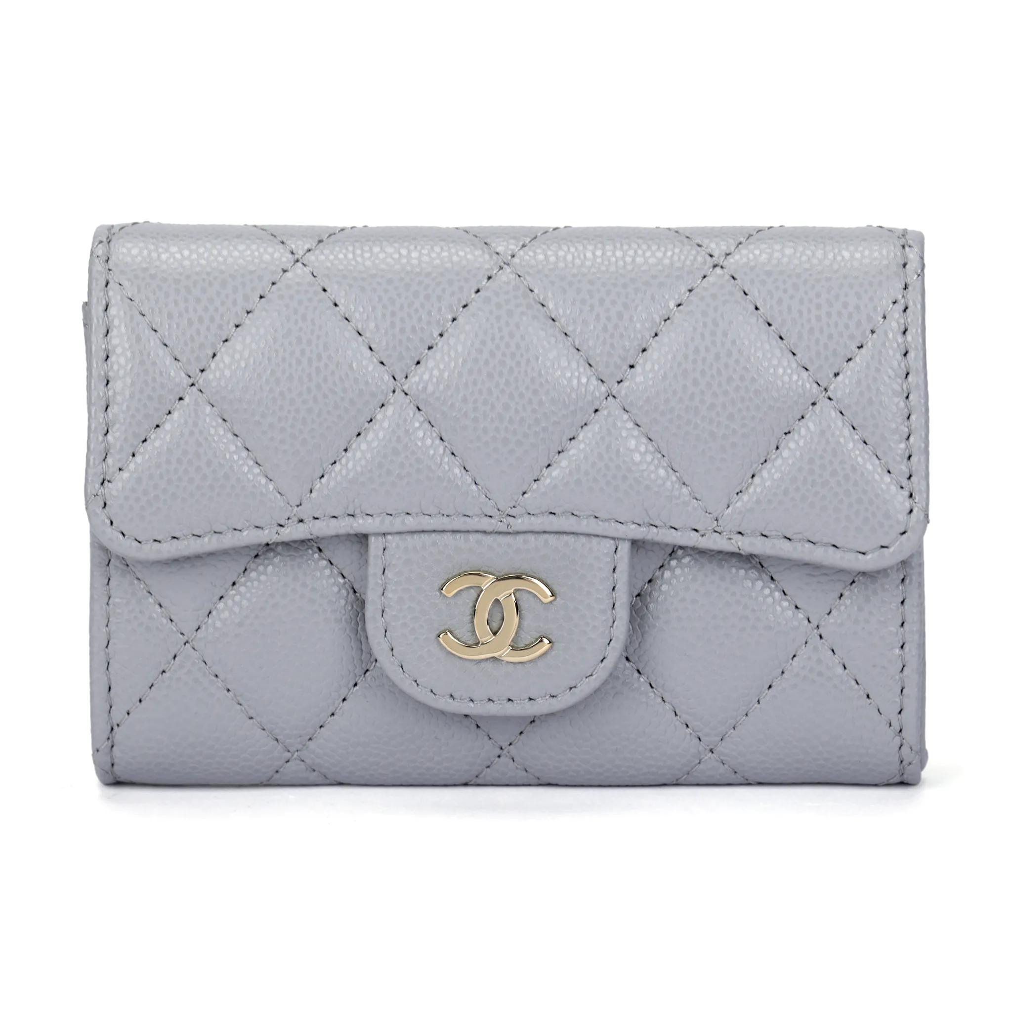 CHANEL brand logo diamond pattern clamshell leather coin purse regular female model gray One Size-Box(Basic Set+Box) сірий
CHANEL brand logo diamond pattern clamshell leather coin purse regular female model gray One Size-Box(Basic Set+Box) сірий