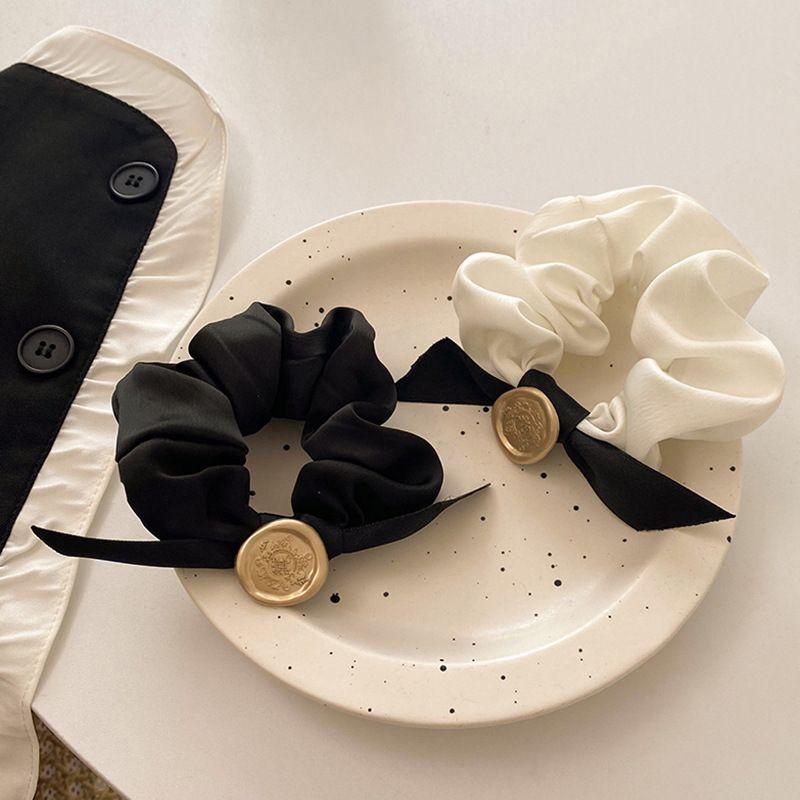 1pc French retro pleated headband, mature and stable temperament, bow tie hair tie, rope hair accessory
1pc French retro pleated headband, mature and stable temperament, bow tie hair tie, rope hair accessory