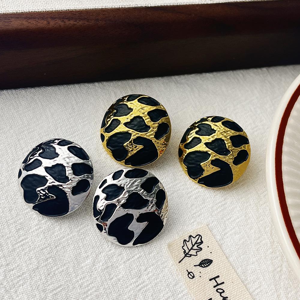 French Leopard Print Enamel Stud Earrings - High-End Autumn/Winter Luxury Design for Women золотой
French Leopard Print Enamel Stud Earrings - High-End Autumn/Winter Luxury Design for Women золотой