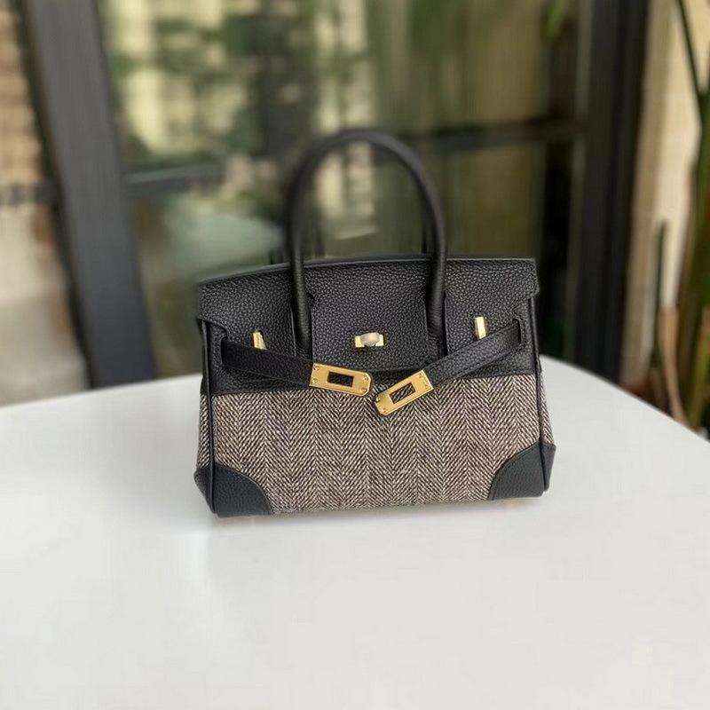 Новая сумка из коровьей кожи с холщовой шерстяной платиновой расцветки, цветная блокирующая и контрастная сумка из коровьей кожи с диагональным крестом, модная женская сумка 20x10x15cm серый
Новая сумка из коровьей кожи с холщовой шерстяной платиновой расцветки, цветная блокирующая и контрастная сумка из коровьей кожи с диагональным крестом, модная женская сумка 20x10x15cm серый