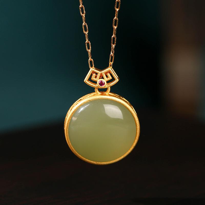 Airyuan Gold-Plated Peace Amulet Green Jade Necklace - Chinese Qipao Hanfu Style Electroplated 24K Gold
Airyuan Gold-Plated Peace Amulet Green Jade Necklace - Chinese Qipao Hanfu Style Electroplated 24K Gold