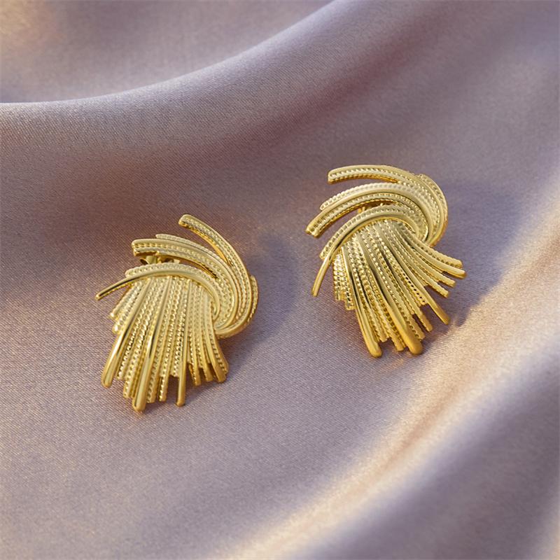 Преувеличенные уникальные модные корейские металлические плетеные серьги-гвоздики для женщин и девушек, подарочные ювелирные изделия оптом
Преувеличенные уникальные модные корейские металлические плетеные серьги-гвоздики для женщин и девушек, подарочные ювелирные изделия оптом