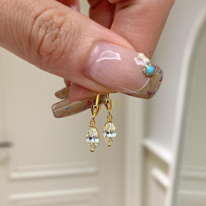 Horse s eye diamond water drop stud earrings blogger advanced sense cold wind temperament ins wind earrings
Horse s eye diamond water drop stud earrings blogger advanced sense cold wind temperament ins wind earrings