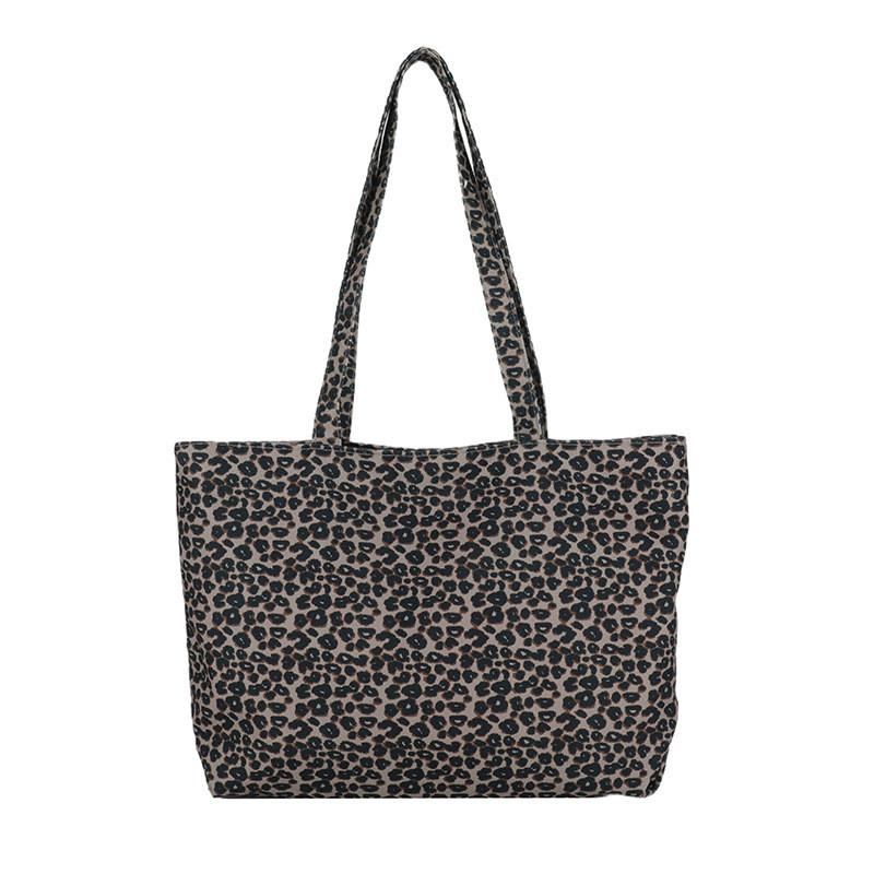 Elegant Vintage Floral Tote Bag For Women Spacious Design Versatile Bag Available In Chic White Brown Tones кавовий
Elegant Vintage Floral Tote Bag For Women Spacious Design Versatile Bag Available In Chic White Brown Tones кавовий