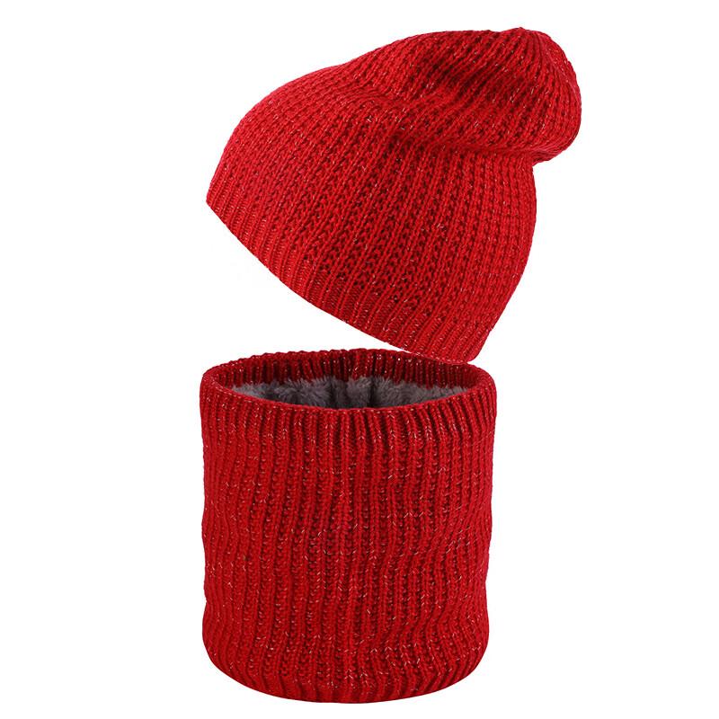 Вязаный комплект из шапки и шарфа One Size
Вязаный комплект из шапки и шарфа One Size