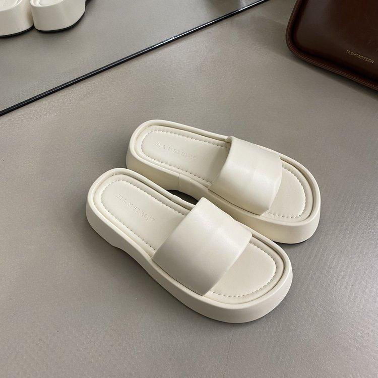 2025 summer new Korean version fashionable simple one-word thick-soled outer wear flat-soled cool slippers women s shoes ins tide 40
2025 summer new Korean version fashionable simple one-word thick-soled outer wear flat-soled cool slippers women s shoes ins tide 40
