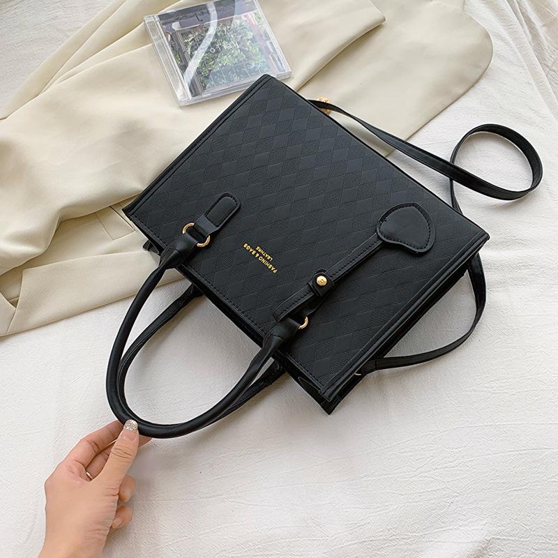 Trendy tote bag fashionable and simple shoulder bag autumn new bag women s retro personalized messenger bag чёрный
Trendy tote bag fashionable and simple shoulder bag autumn new bag women s retro personalized messenger bag чёрный