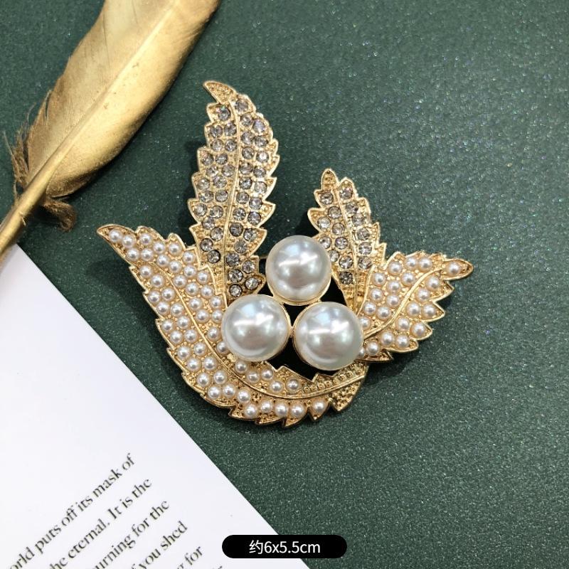 Винтажная барочная вестерн антикварная брошь матовый золотой жемчуг корона суд булавка брошь аксессуары женщины
Винтажная барочная вестерн антикварная брошь матовый золотой жемчуг корона суд булавка брошь аксессуары женщины