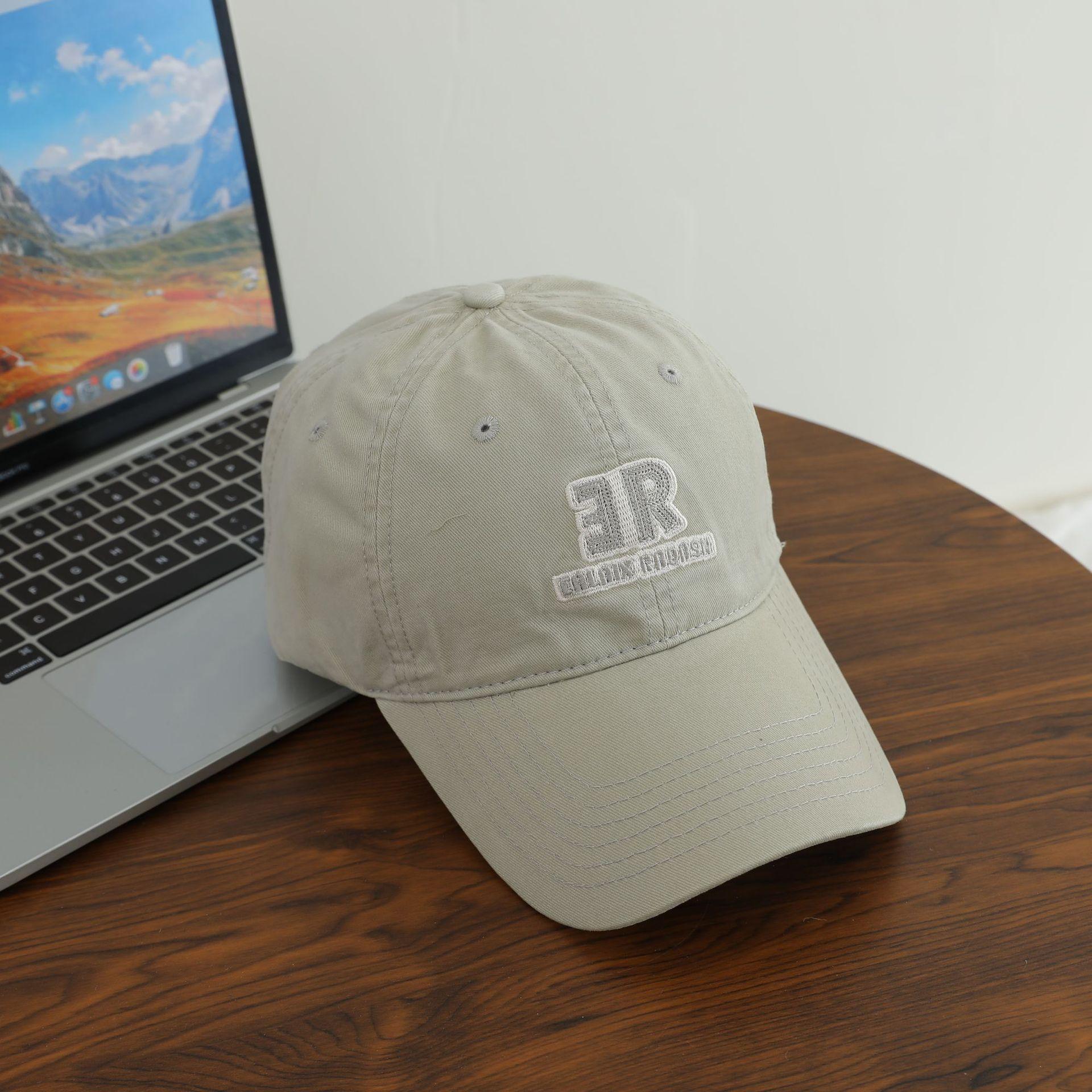 Baseball cap Young men and women Spring and summer ER letter embroidery medium long brim curved brim hat Street couple baseball cap M(56-58cm) бежевый
Baseball cap Young men and women Spring and summer ER letter embroidery medium long brim curved brim hat Street couple baseball cap M(56-58cm) бежевый