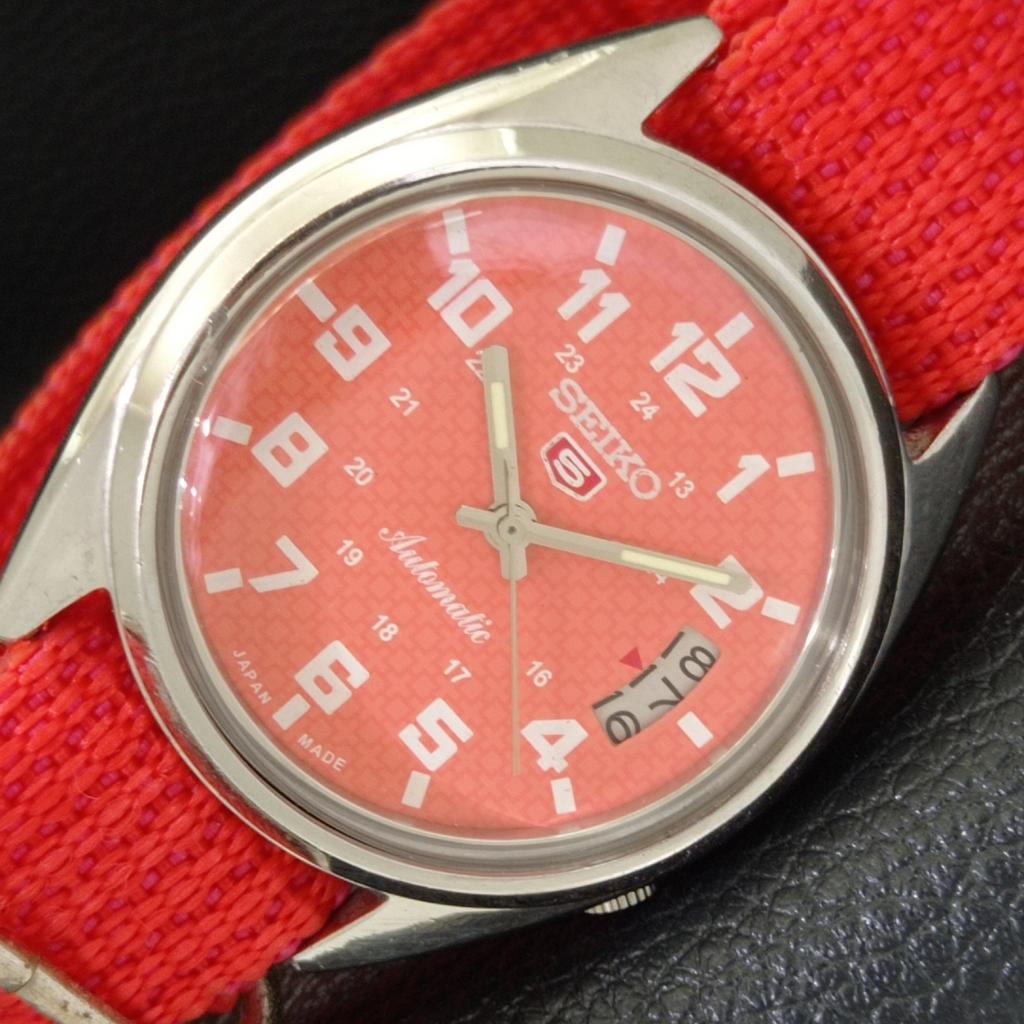 USED VINTAGE SEIKO 5 AUTOMATIC 7009A JAPAN MENS PEACH COLOR DIAL WATCH a434907-2 R122-a434907
USED VINTAGE SEIKO 5 AUTOMATIC 7009A JAPAN MENS PEACH COLOR DIAL WATCH a434907-2 R122-a434907