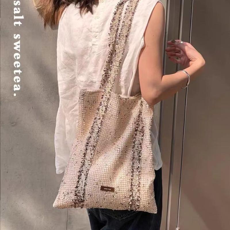 Nohe Cae sea salt sweet tea spring and summer hollow plaid large-capacity tote bag niche commuter shoulder bag
Nohe Cae sea salt sweet tea spring and summer hollow plaid large-capacity tote bag niche commuter shoulder bag