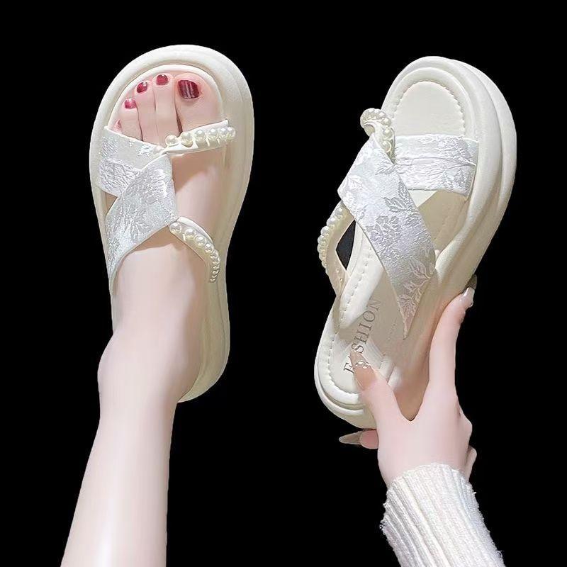 Muffin platform women s slippers women s summer wear new models with skirts one word beach sandals women s height increase 40
Muffin platform women s slippers women s summer wear new models with skirts one word beach sandals women s height increase 40