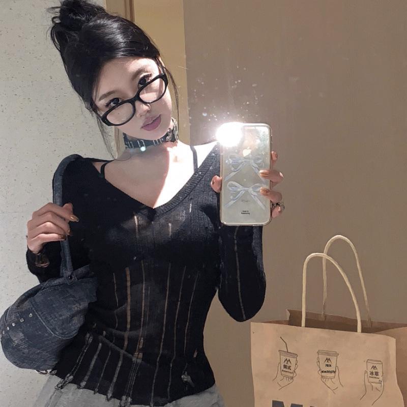 Chic Off-Shoulder Cutout Knit Top for Women - Slim, Stylish & Age-Defying Autumn Design Random Warehouse Leftover Item SUIJI
Chic Off-Shoulder Cutout Knit Top for Women - Slim, Stylish & Age-Defying Autumn Design Random Warehouse Leftover Item SUIJI