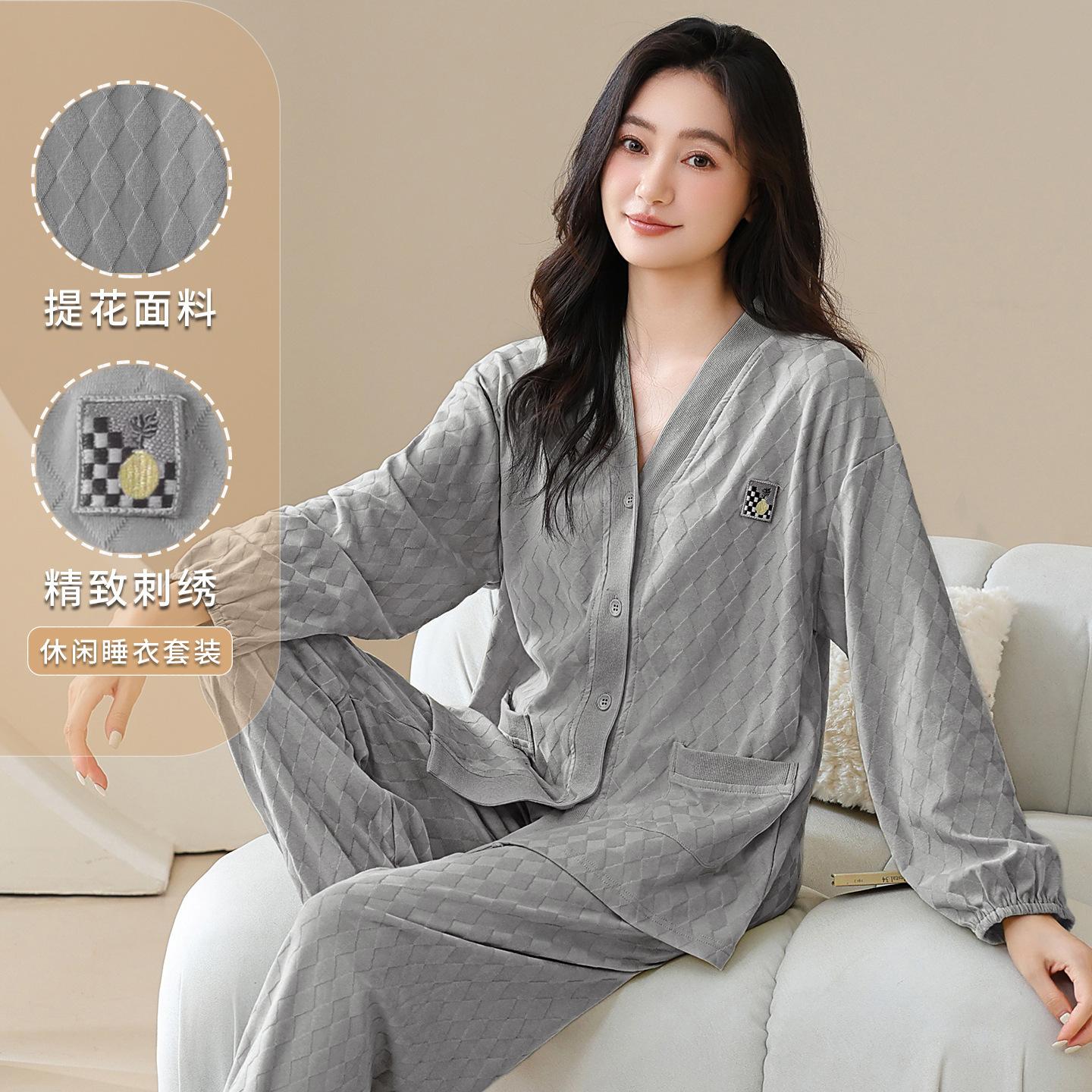Autumn new pajamas women s long-sleeved V-neck cardigan homewear set can be worn outside, popular spot 3XL
Autumn new pajamas women s long-sleeved V-neck cardigan homewear set can be worn outside, popular spot 3XL