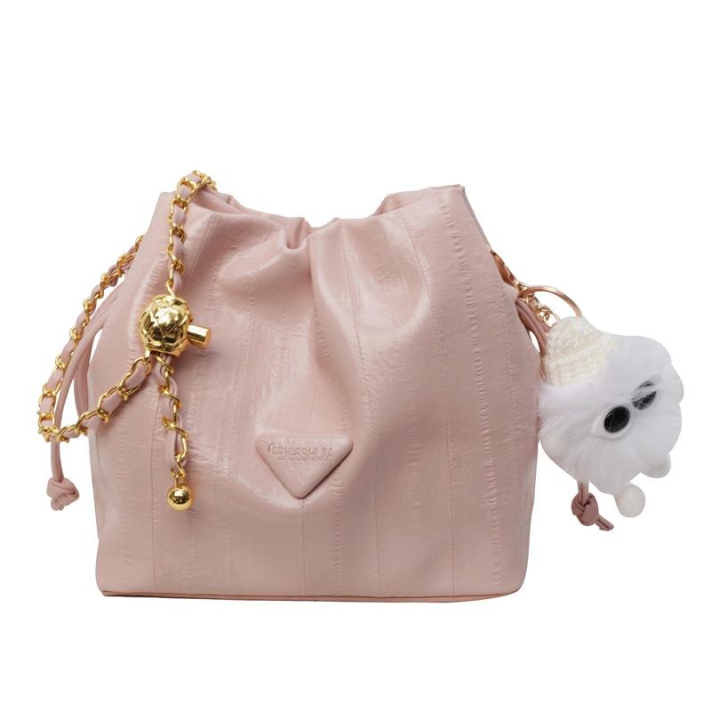 Маленькая сумка женская новая сумка-мессенджер на цепочке на плечо сумка-ведро розовый
Маленькая сумка женская новая сумка-мессенджер на цепочке на плечо сумка-ведро розовый