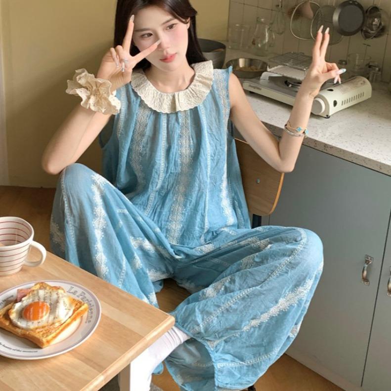 Pajamas women s summer vest suspender trousers Korean version sweet lace striped loungewear suit can be worn thin XXL
Pajamas women s summer vest suspender trousers Korean version sweet lace striped loungewear suit can be worn thin XXL