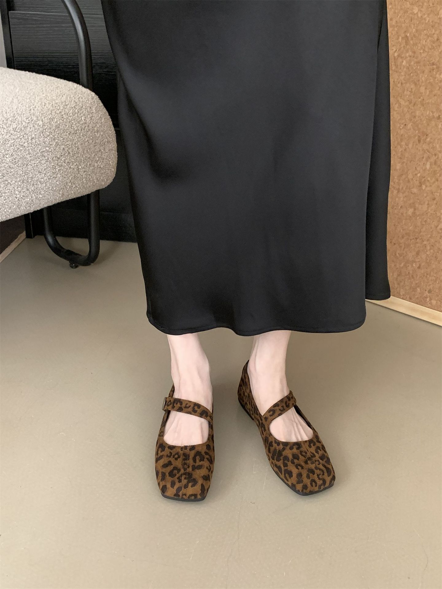 Retro style square head light mouth single shoes women s middle heel spring and autumn new French evening commute leopard print Mary Jane small leath 39 цветной печати леопарда
Retro style square head light mouth single shoes women s middle heel spring and autumn new French evening commute leopard print Mary Jane small leath 39 цветной печати леопарда