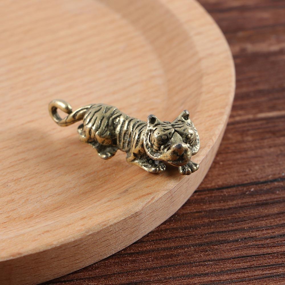 Decoration Casting Ornaments Home Office Room Gift Tiger Figurine Sculpture Pendant Keychains
Decoration Casting Ornaments Home Office Room Gift Tiger Figurine Sculpture Pendant Keychains