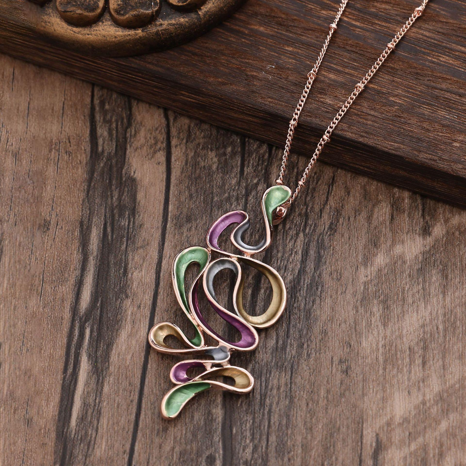 Новая красочная геометрическая линия змеевидный сплав кулон, модное и высококлассное женское универсальное колье
Новая красочная геометрическая линия змеевидный сплав кулон, модное и высококлассное женское универсальное колье