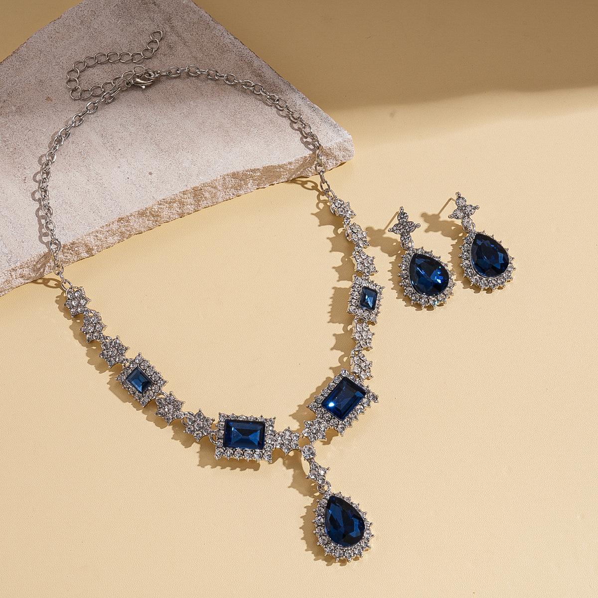 Модные украшения для женщин синий
Модные украшения для женщин синий