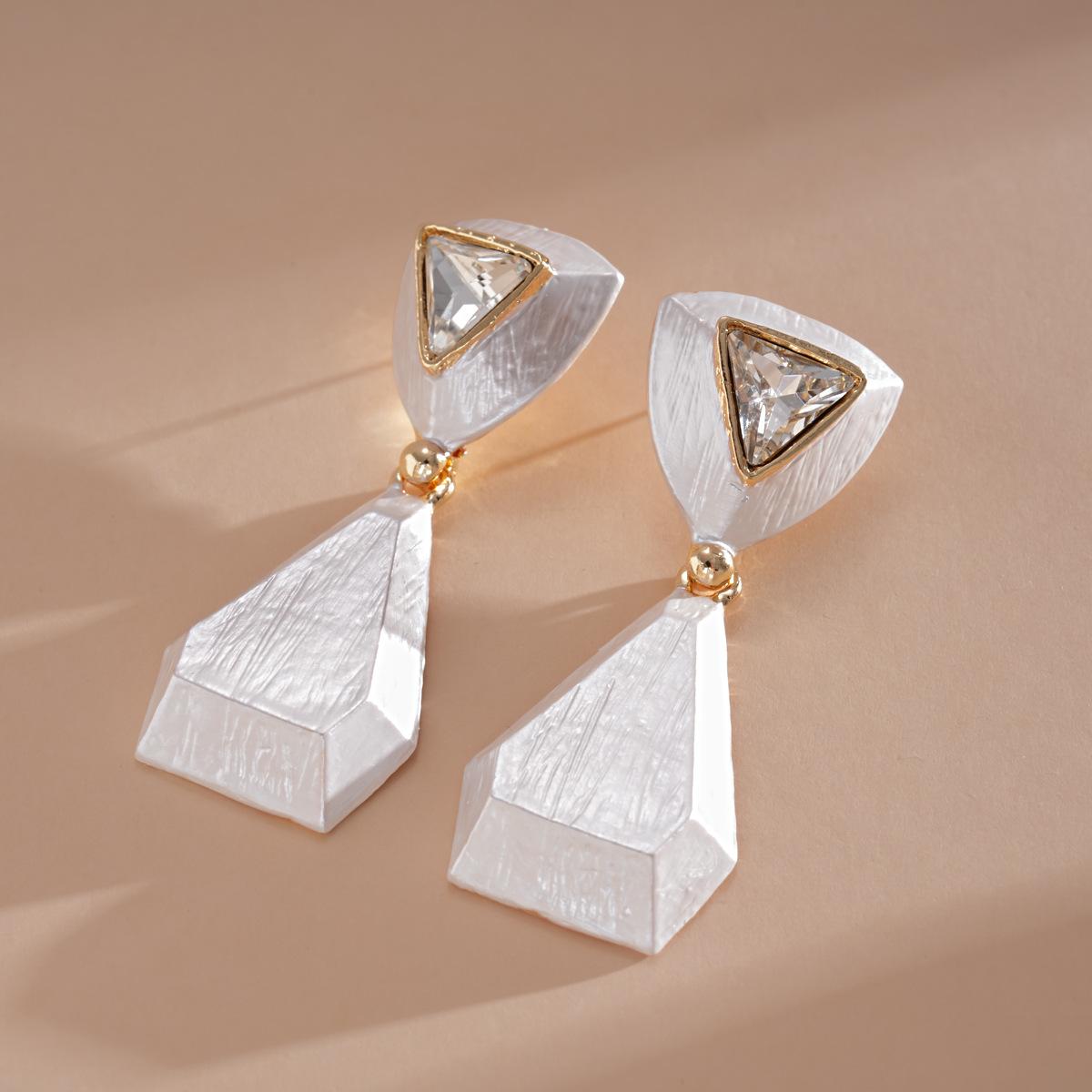 DIGADAGU Alloy Triangular Rhinestone Geometric Dangle Earrings New Simple Exaggerated Earrings Women s Party Zircon Accessories медный
DIGADAGU Alloy Triangular Rhinestone Geometric Dangle Earrings New Simple Exaggerated Earrings Women s Party Zircon Accessories медный